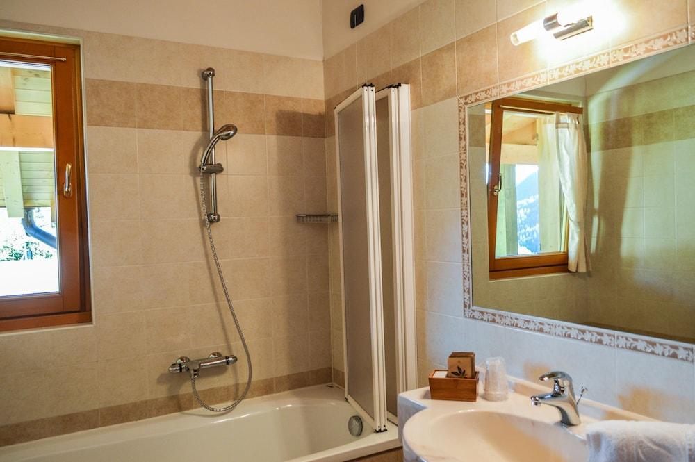 Hotel Garni Sant'Antonio Con Spa Madonna di Campiglio Exterior photo