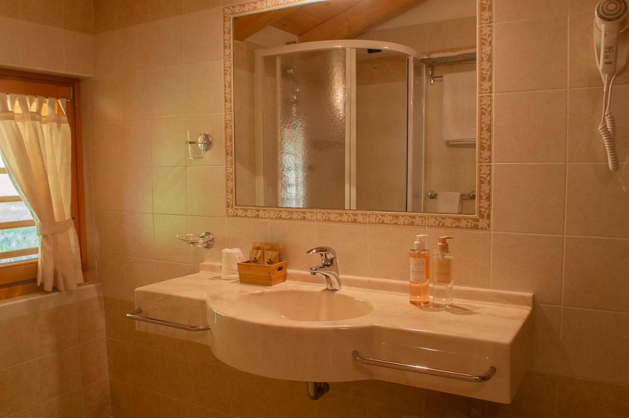 Hotel Garni Sant'Antonio Con Spa Madonna di Campiglio Exterior photo