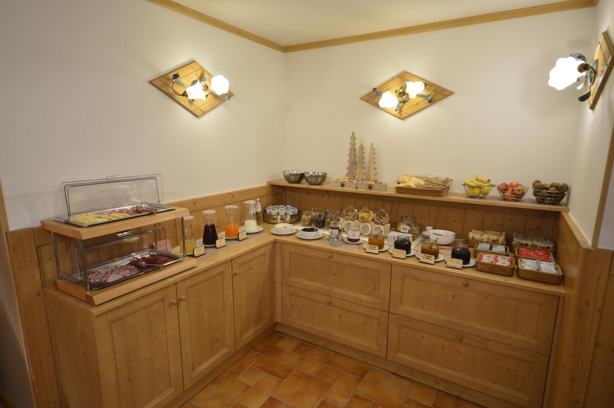 Hotel Garni Sant'Antonio Con Spa Madonna di Campiglio Exterior photo