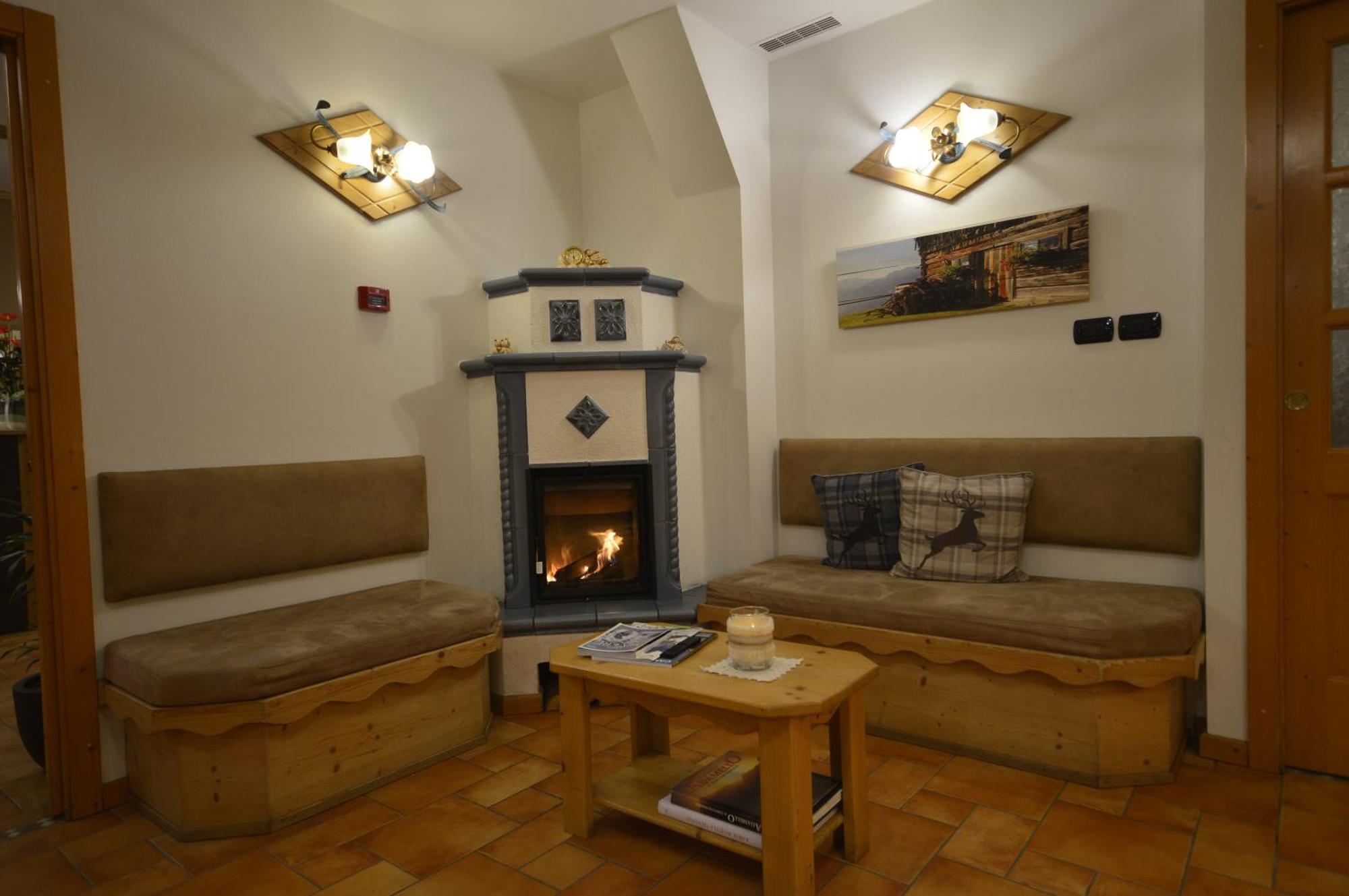 Hotel Garni Sant'Antonio Con Spa Madonna di Campiglio Exterior photo