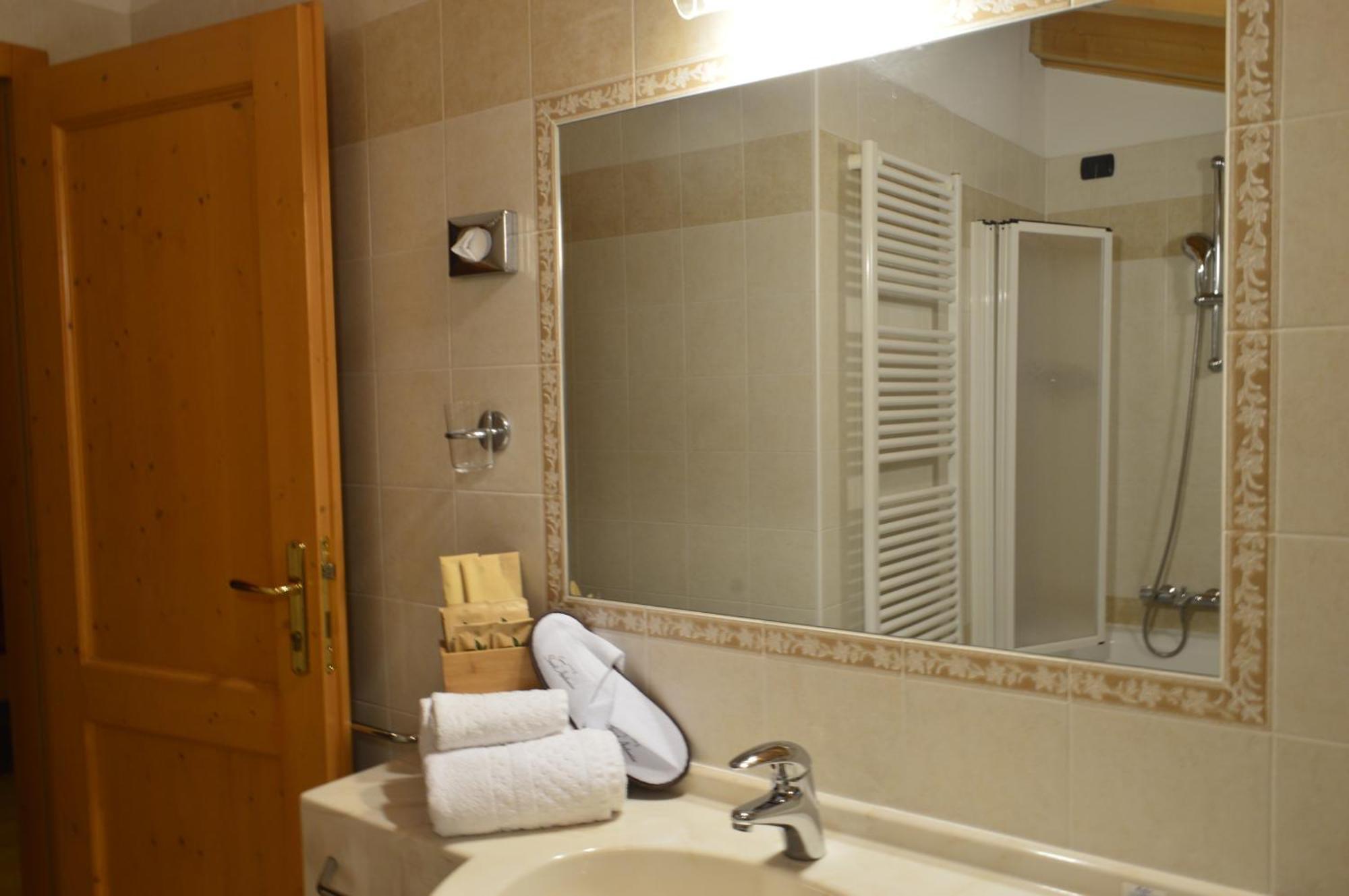Hotel Garni Sant'Antonio Con Spa Madonna di Campiglio Exterior photo