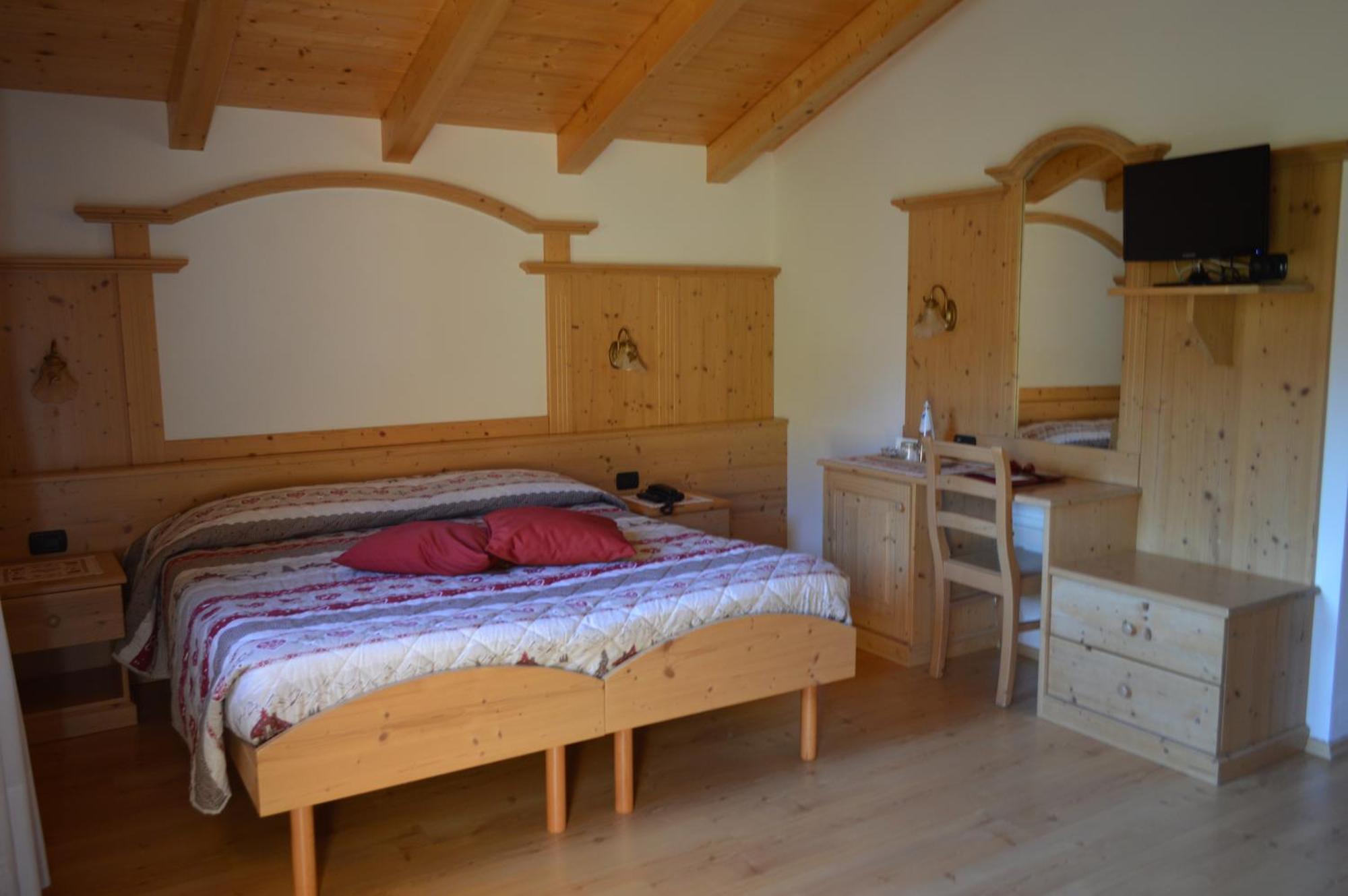 Hotel Garni Sant'Antonio Con Spa Madonna di Campiglio Exterior photo